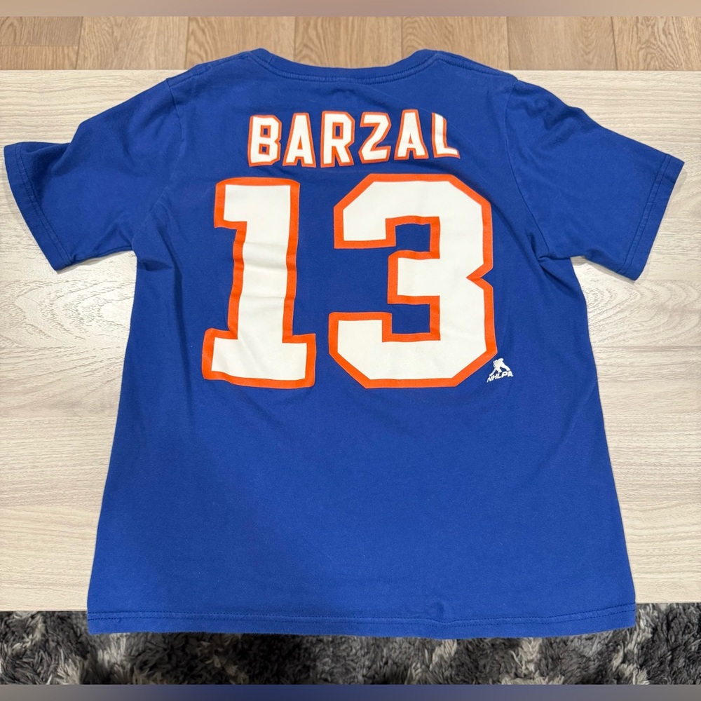 NY Islanders Barzal #13 T-shirt, Kids Size Medium (10/12) - Picture 2 of 5